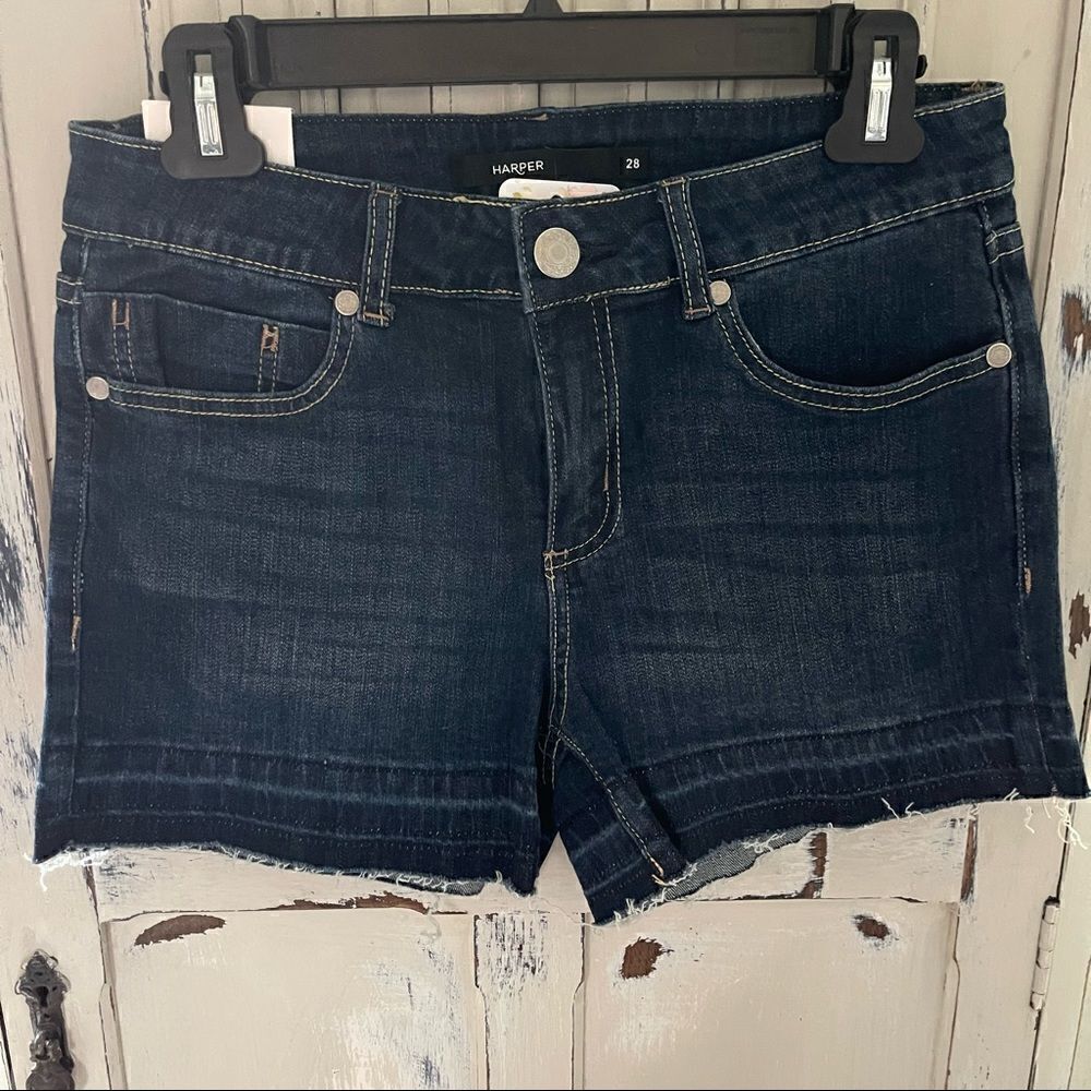 Harper by Francesca’s Mid Rise Release Hem Shorts Stretch Size 28